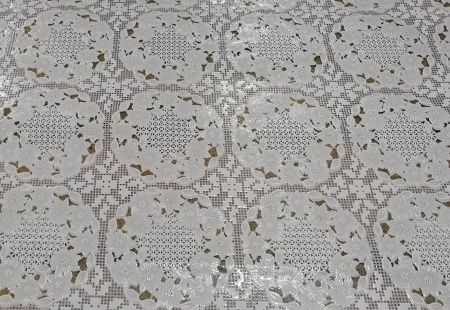 Клеенка ажурная "Лейс" 040Д (венок бел.) (1,32х22м)