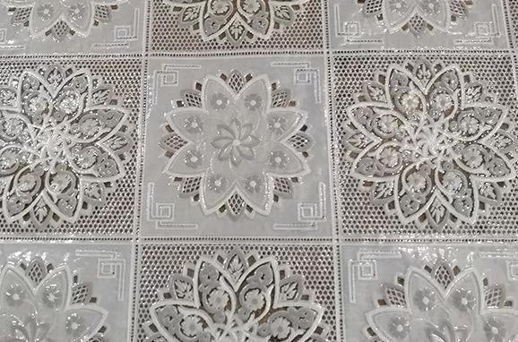 Клеенка ажурная "Лейс" 075Д (беж.цветы) (1,32х22м)